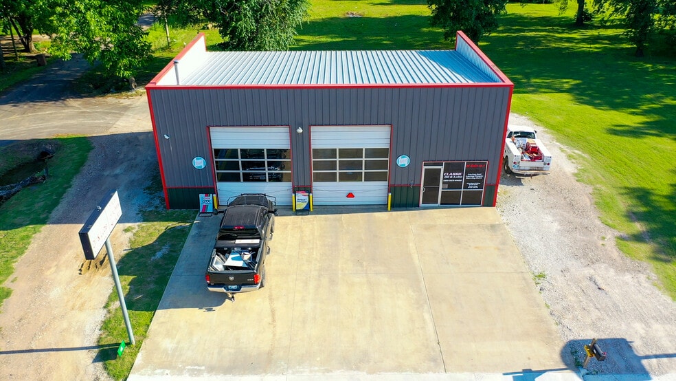 More Photos Of 304 E Wilson St, Valliant Office For Sale