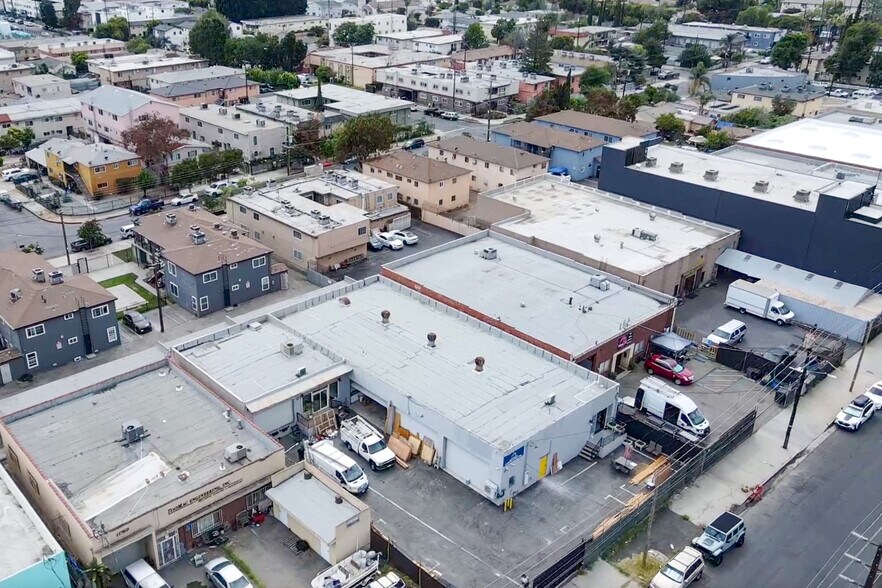 More Photos Of 11800 Vose St, North Hollywood Warehouse For Lease