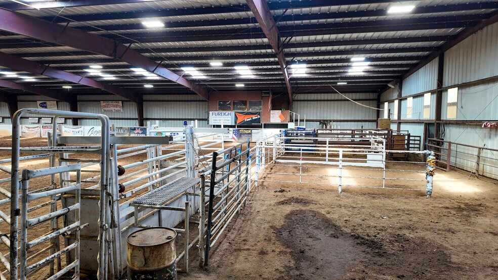 More Photos Of 99 Stacks Dr, Damascus Horse Stables For Sale