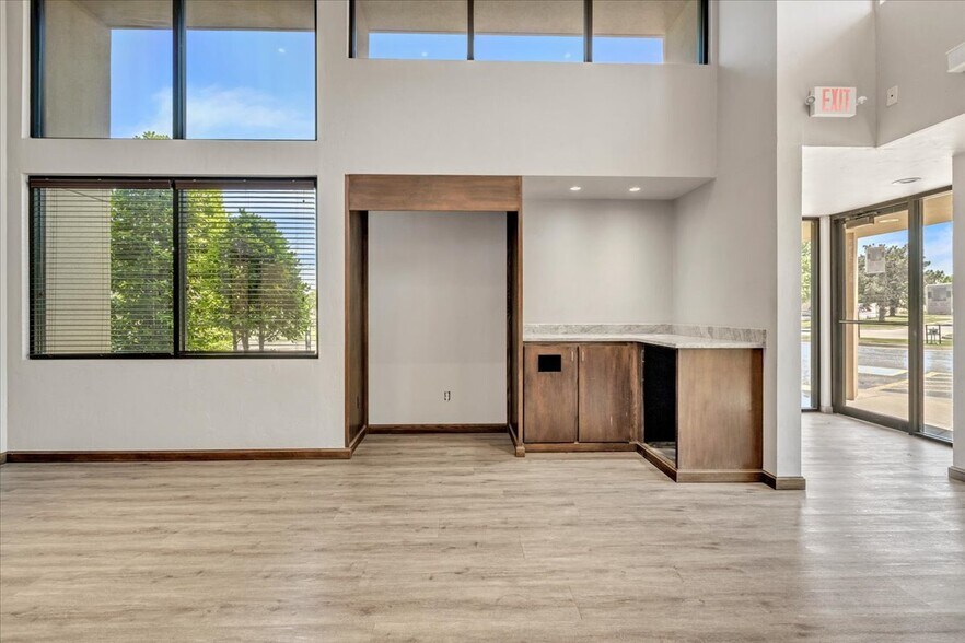 More Photos Of 809 Cornell Pky, Oklahoma City Storefront Retail Residential For Lease