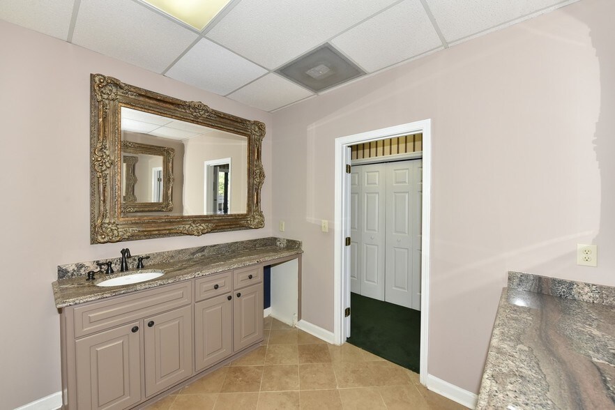 More Photos Of 3120 Medlock Bridge Rd, Peachtree Corners Light Distribution For Lease