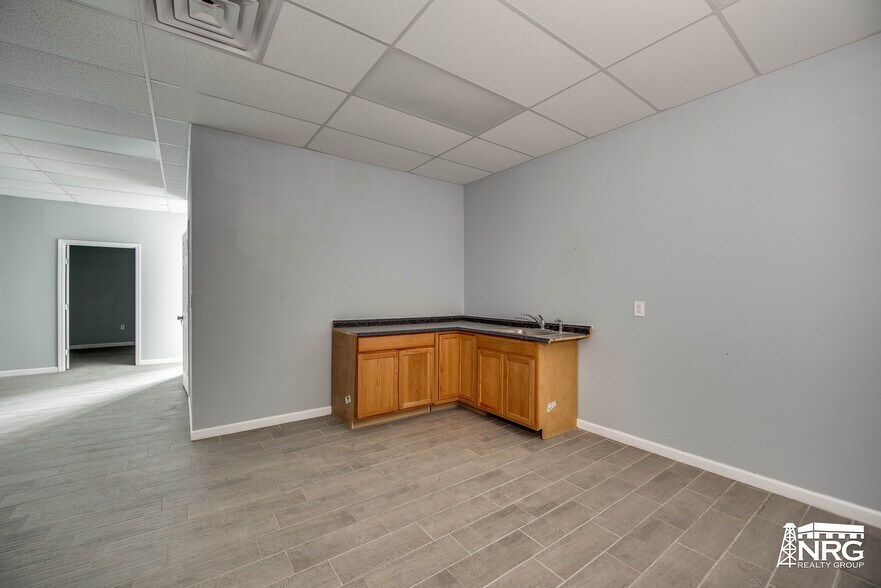More Photos Of 1881 S Redline Ave, Odessa Warehouse For Lease