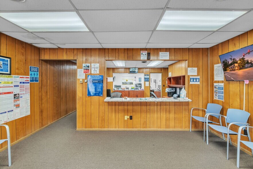 More Photos Of 600-604 W Washington St, Suffolk Storefront Retail Office For Sale