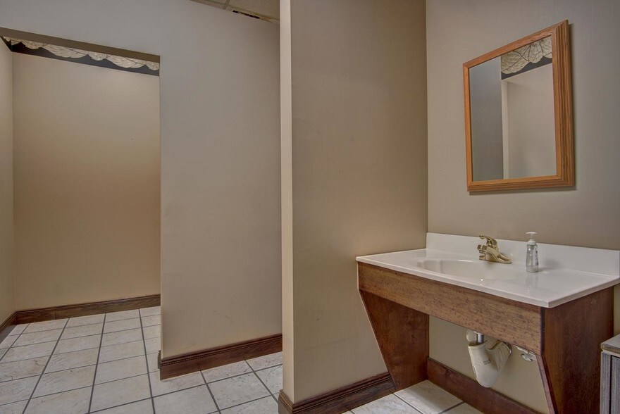 More Photos Of 5105 Old Ellis Pt, Roswell Office For Lease