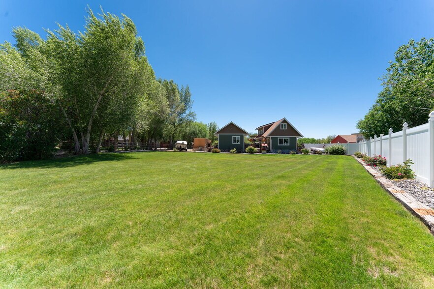 More Photos Of 1624 E Main St, Montrose Hotel For Sale