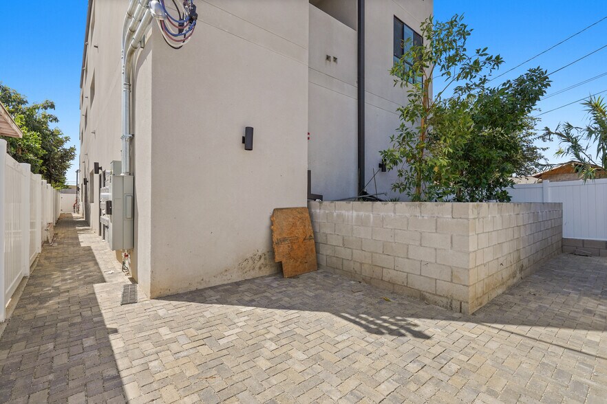 More Photos Of 443 E Vernon Ave, Los Angeles Apartments For Sale