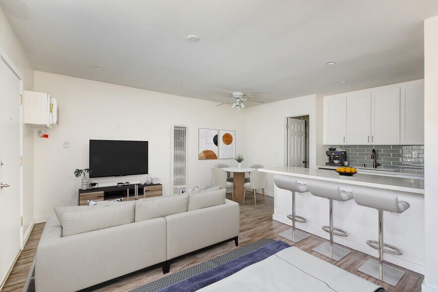 More Photos Of 14849 Vanowen St, Van Nuys Apartments For Sale