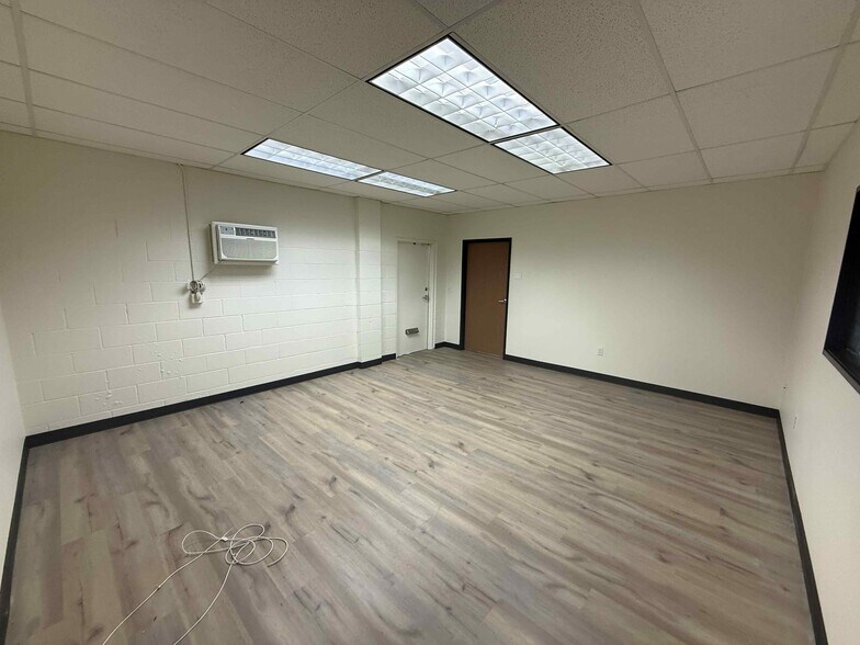 More Photos Of 8100-8110 Remmet Ave, Canoga Park Manufacturing For Lease