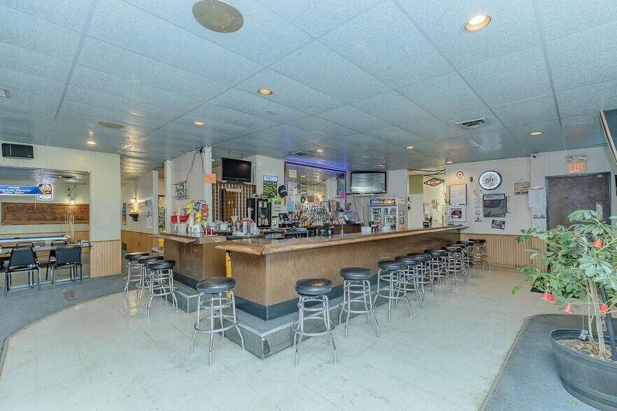 More Photos Of 100 E Jackson St, Okabena Restaurant For Sale