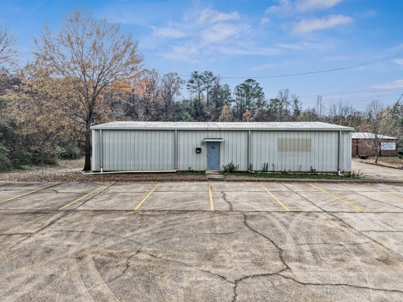 Primary Photo Of 3321 University Blvd E, Tuscaloosa Warehouse For Sale