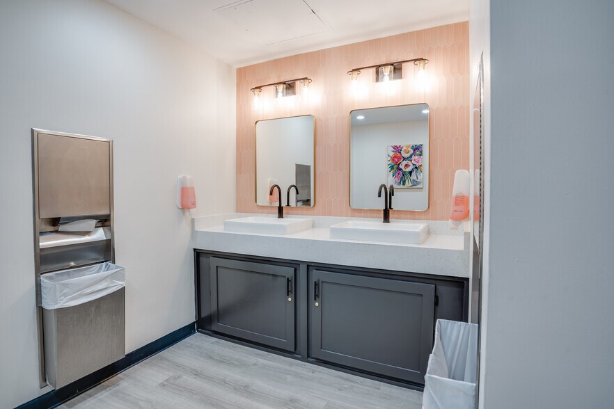 More Photos Of 1321 Executive Center Dr, Tallahassee Office Residential For Sale