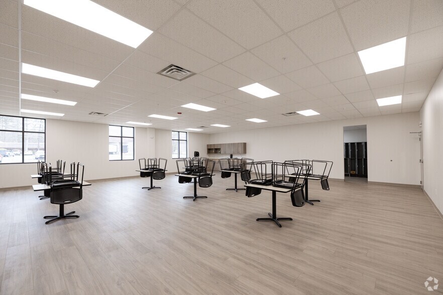 More Photos Of 42 Corporate Circle, Albany Manufacturing For Lease