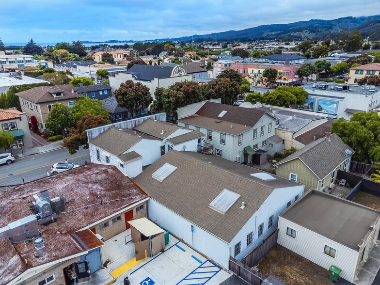 More Photos Of 535-539 Main St, Half Moon Bay Storefront Retail Residential For Sale