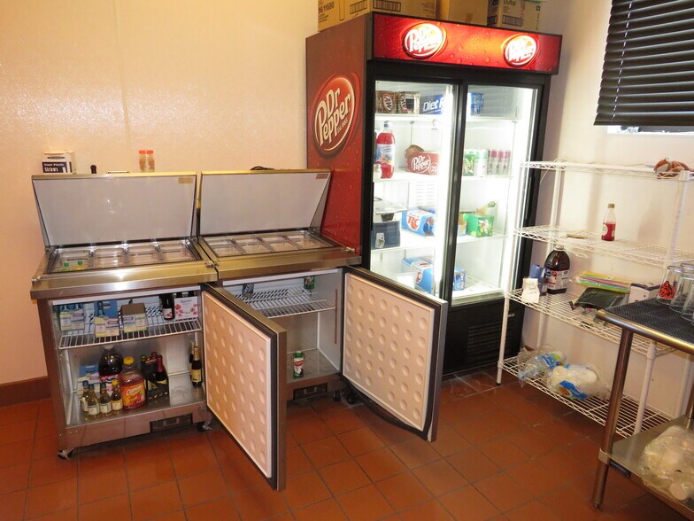 More Photos Of 403 S Main St, Wilmington Freestanding For Sale