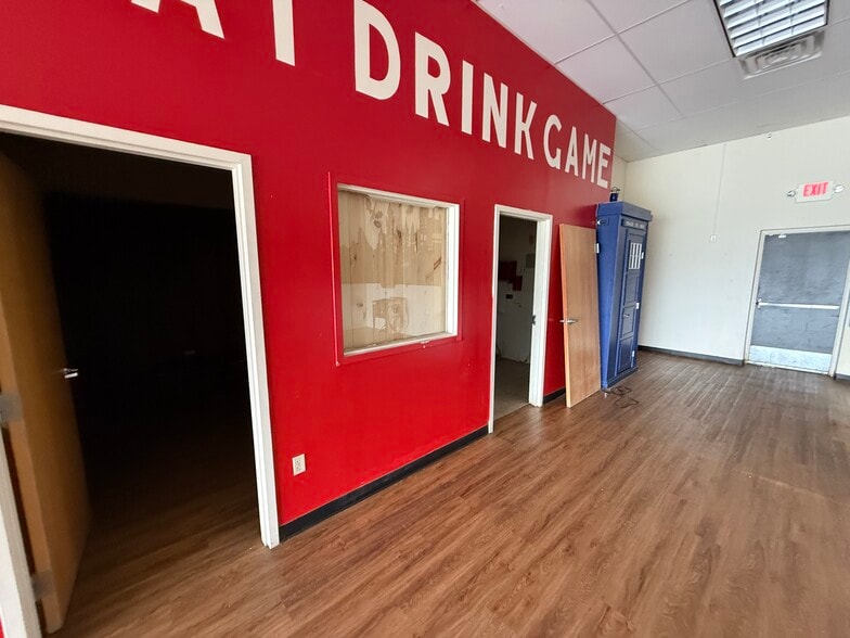 More Photos Of Armour, North Kansas City Unknown For Lease