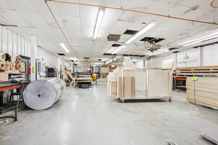 More Photos Of 711 S Bowen St, Longmont Warehouse For Lease