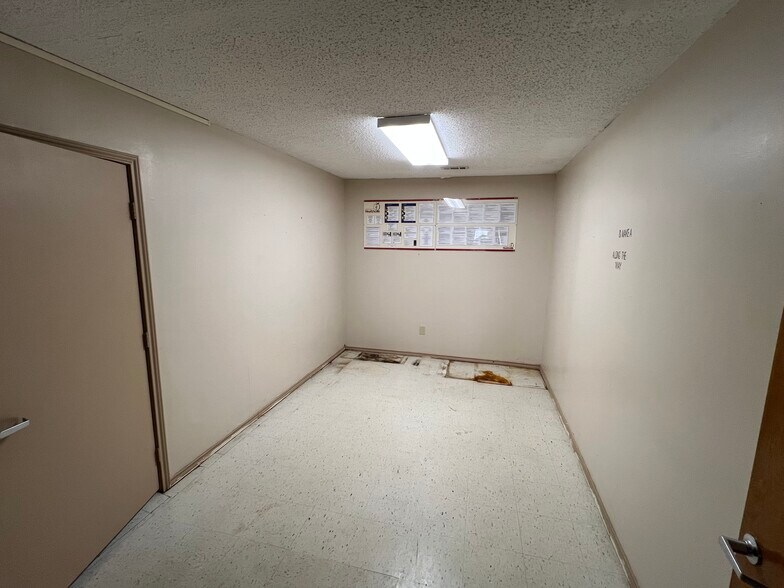 More Photos Of 3770 Private Road 3439, Longview Flex For Sale