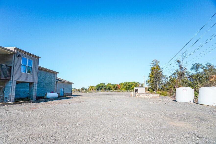 More Photos Of 102 Cecil Henderson Rd, Canonsburg Service For Lease