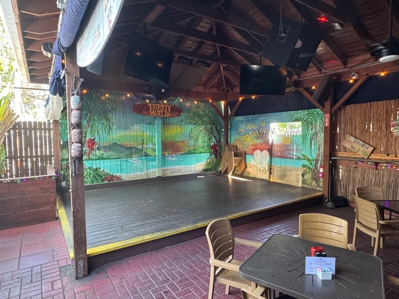 More Photos Of 1023 Florida Ave, Palm Harbor Freestanding For Sale