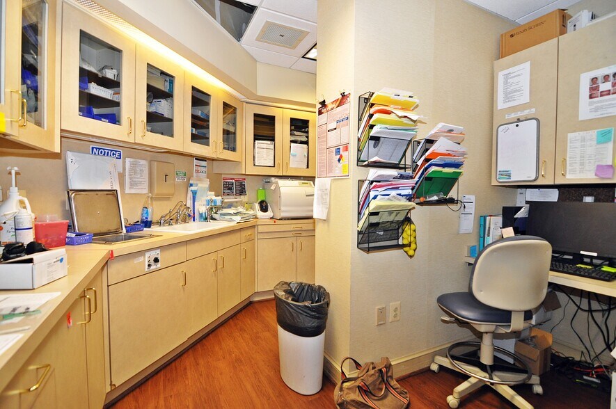 More Photos Of 10614 Warwick Ave, Fairfax Office For Lease