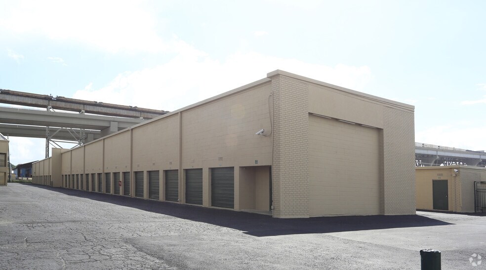 More Photos Of 117 Laitram Ln, New Orleans Self Storage For Lease