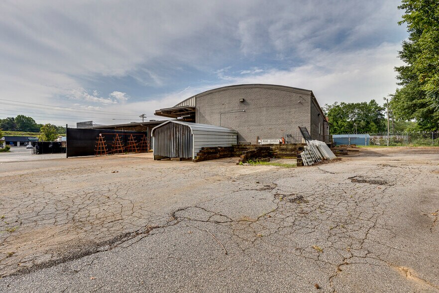 More Photos Of 211 N Pleasantburg Dr, Greenville Light Manufacturing For Sale