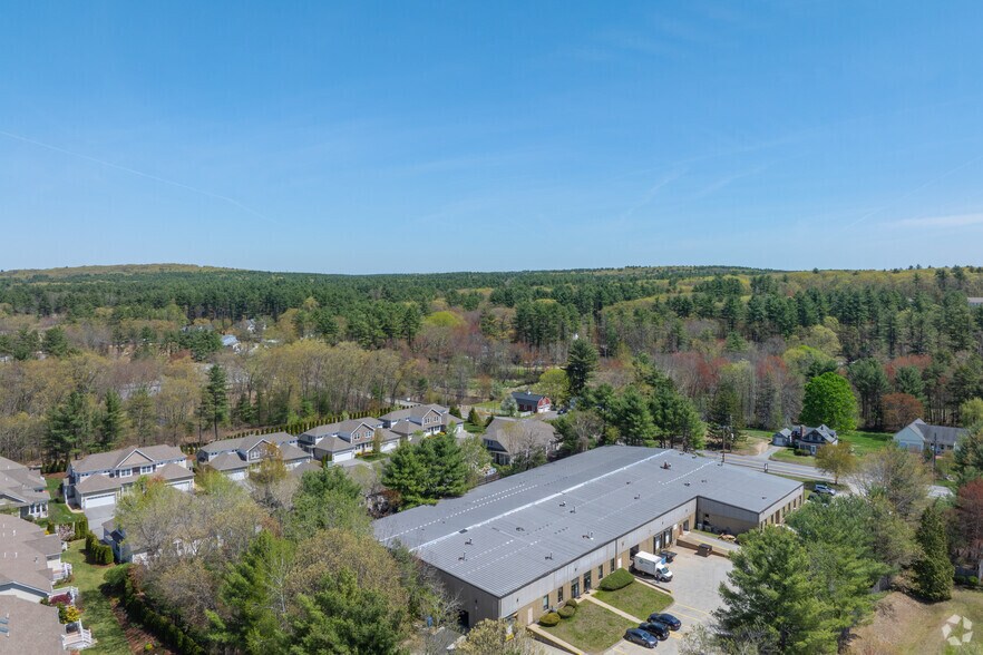 More Photos Of 898 Main St, Acton Showroom For Lease