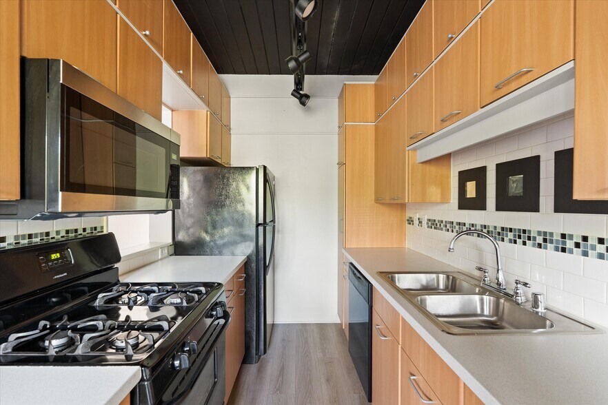 More Photos Of 7559 Whitsett Ave, North Hollywood Apartments For Sale
