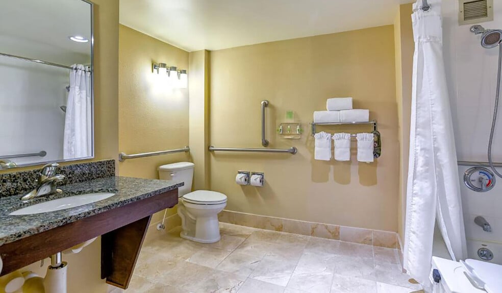 More Photos Of 251 Pennsylvania Pky, Indianapolis Hotel For Sale