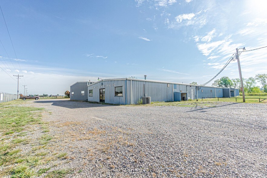 More Photos Of 700 N Main St, Lexington Warehouse For Lease