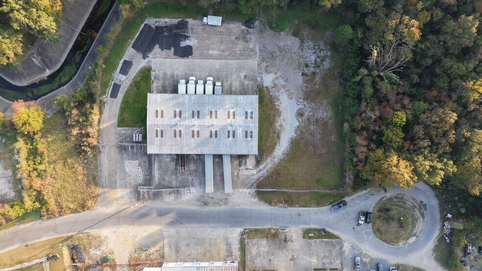 More Photos Of 6722 Bicentennial Pl, Baton Rouge Truck Terminal For Lease