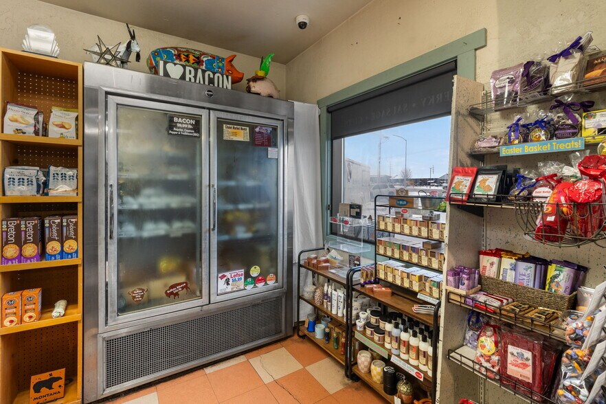 More Photos Of 6410 Jackrabbit Ln, Belgrade Storefront For Sale