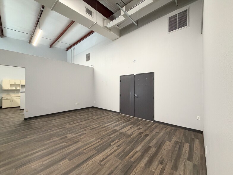 More Photos Of 16547 US Highway 19, Hudson Showroom For Lease