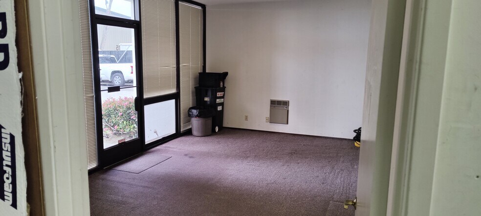 More Photos Of 430 N Canal St, South San Francisco Manufacturing For Sale