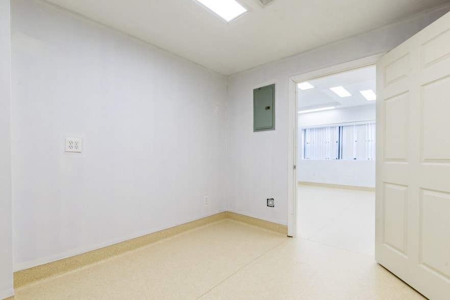 More Photos Of 2735 Henry Hudson Pkwy, Bronx Medical For Lease