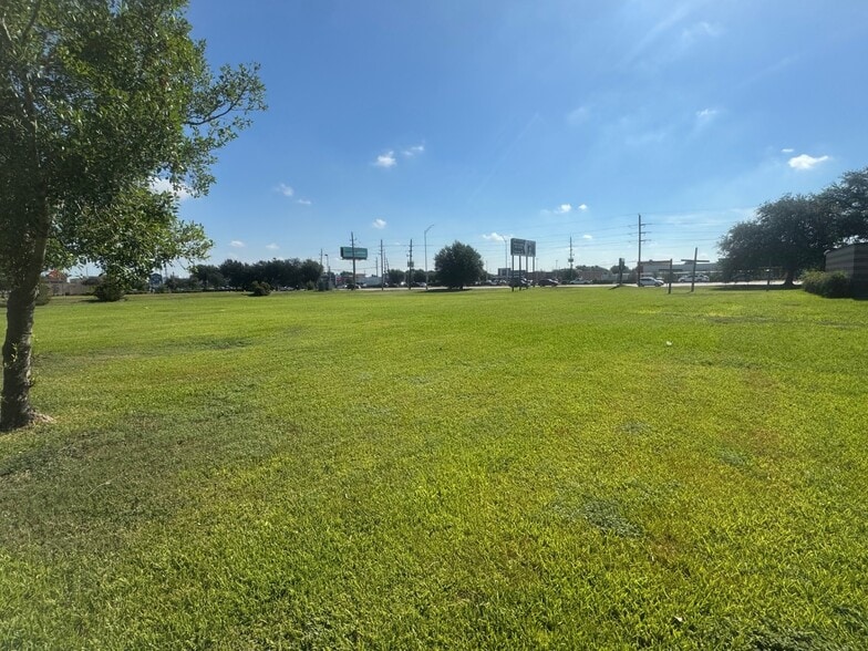 More Photos Of 3710 Highway 6 S, Houston Schools For Sale