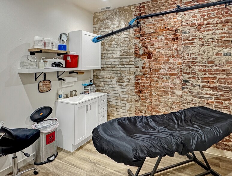 More Photos Of 206 Lafayette St, Washington General Retail For Sale