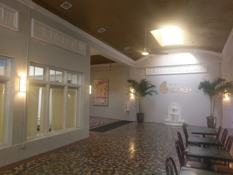 More Photos Of 1520 Broadway, Fort Myers Storefront Retail Office For Lease