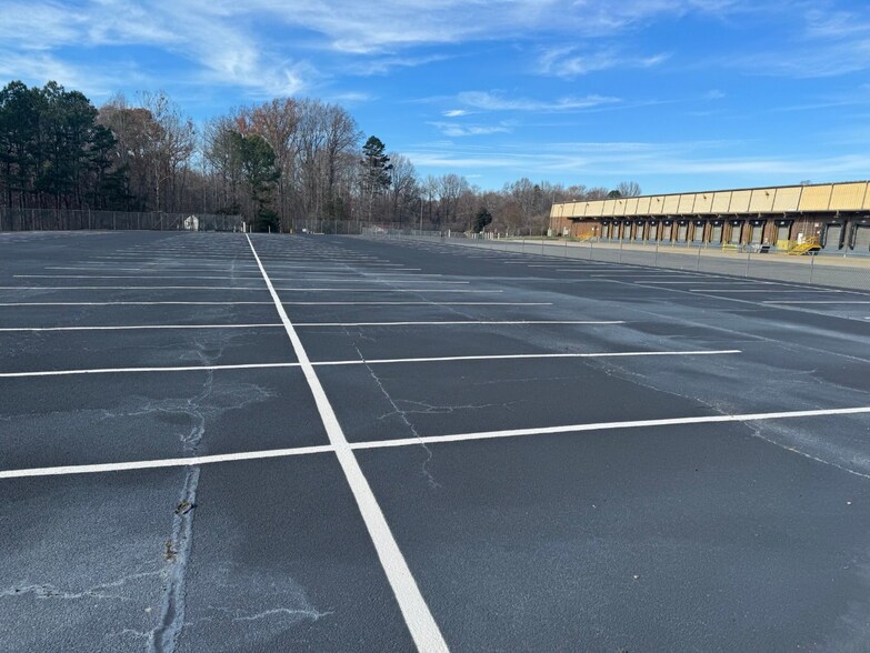 More Photos Of 7110 E Washington St, Mebane Distribution For Lease