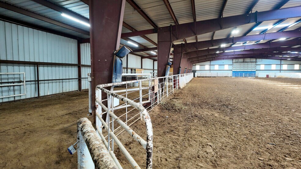 More Photos Of 99 Stacks Dr, Damascus Horse Stables For Sale