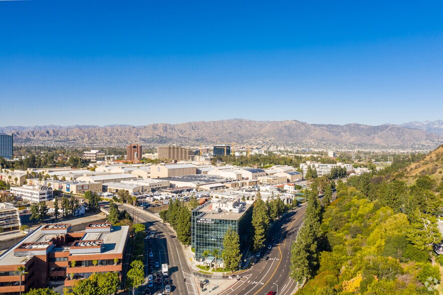 More Photos Of 3800 Barham Blvd, Los Angeles Coworking Space