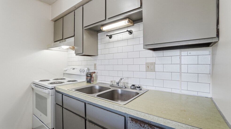 More Photos Of 700 W Wayne St, Paulding Apartments For Sale