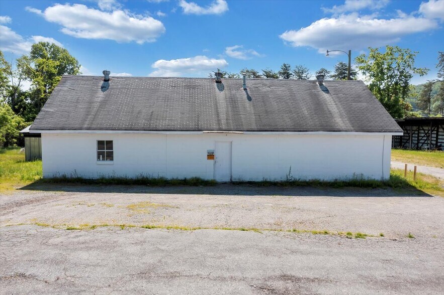 More Photos Of 1687 Stultz Rd, Martinsville Specialty For Sale