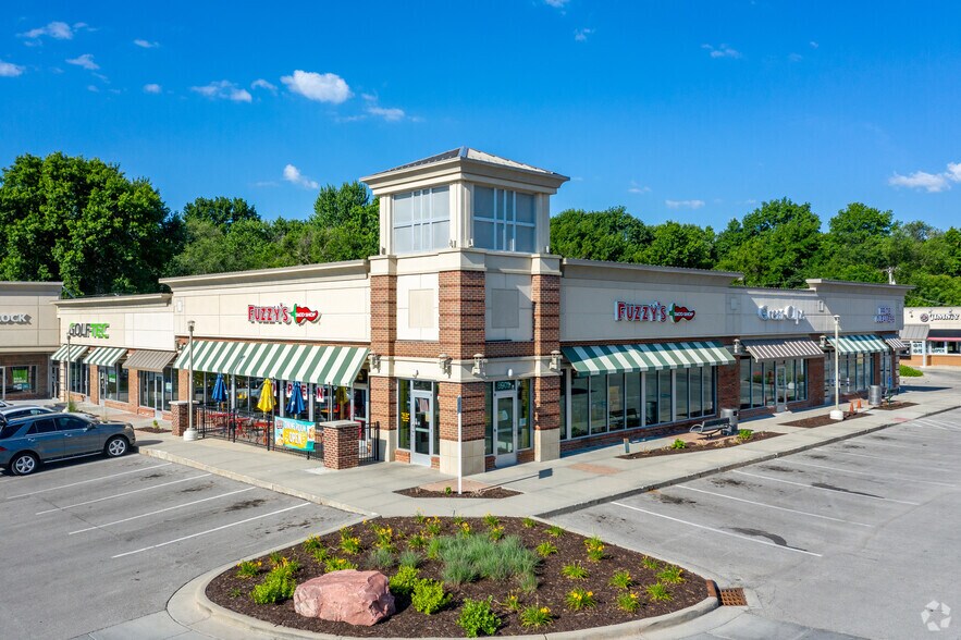 More Photos Of 8771-8901 W 95th St, Overland Park Storefront For Lease