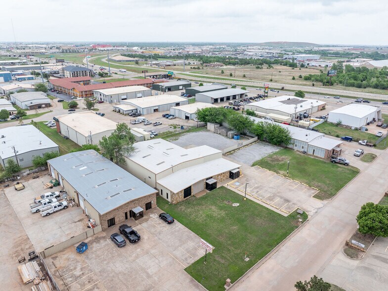 More Photos Of 813 SE 84th St, Oklahoma City Manufacturing For Sale