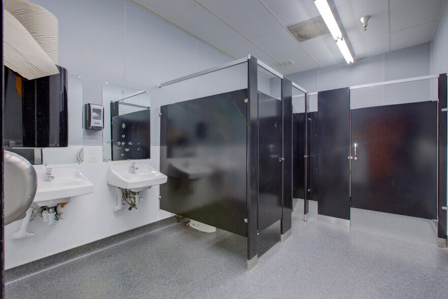 More Photos Of 1717 Oakdale Rd, Modesto Unknown For Lease