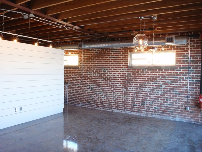 More Photos Of 624-626 New Bridge St, Jacksonville Storefront Retail Office For Lease