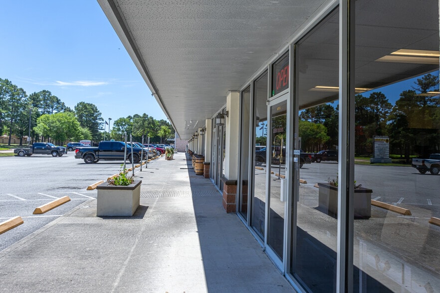 More Photos Of 16143 N Eldridge Pky, Tomball General Retail For Sale