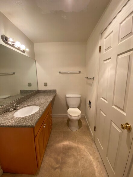 More Photos Of 16 147th Ave SE, Bellevue Apartments For Sale