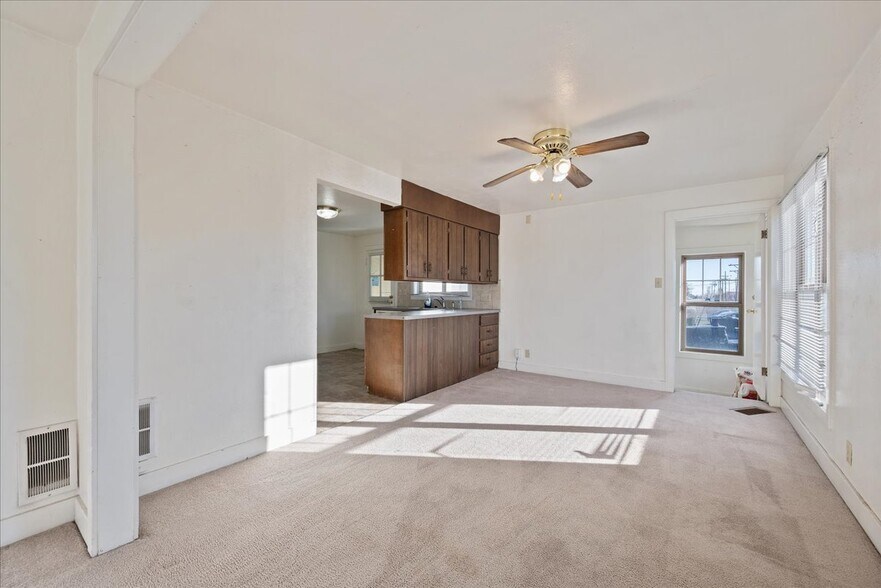 More Photos Of 1501 Carbon Ave, Cheyenne Office For Lease